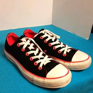 ❤❤❤CONVERSE SHOES SIZE 7❤❤❤